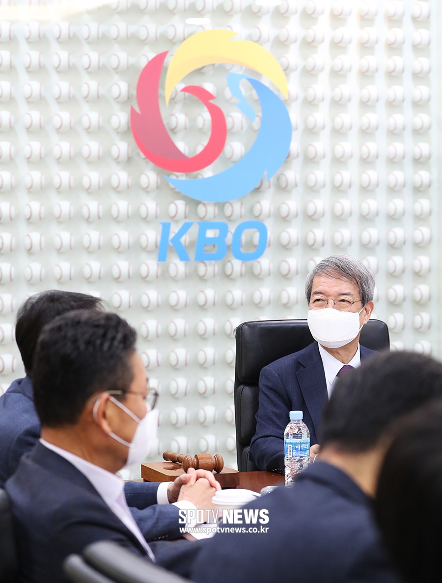 [포토S] 정규리그 개막 시점 논의하는 KBO 이사회