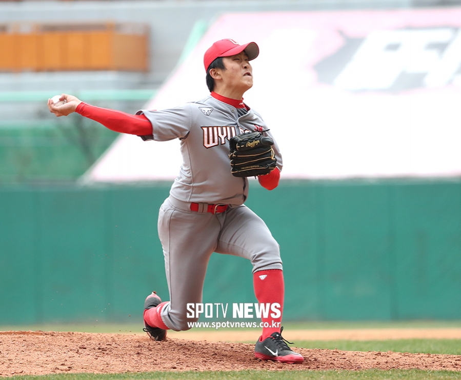 [포토S] 신인 최재성, 긴장된 마음으로 역투