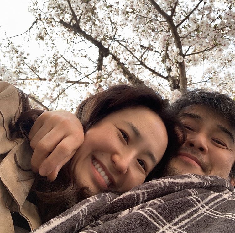 최민수♥강주은, 잠옷 바람으로 나선 새벽 벚꽃 데이트…"감사한 하루"