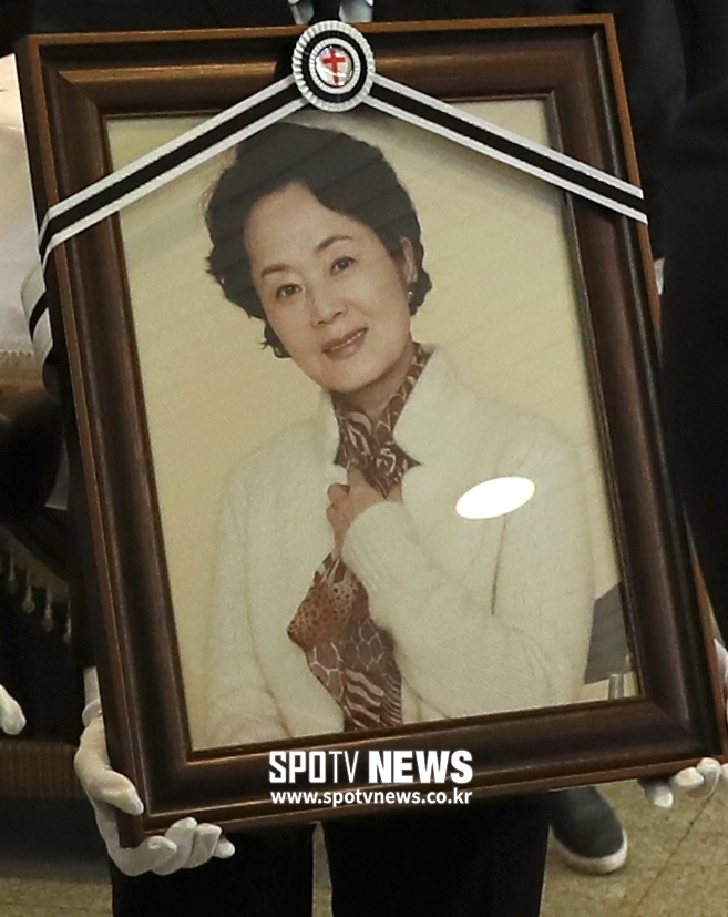 암투병 숨긴 '국민엄마'…故 김영애 3주기, 연기투혼 재조명에 애도물결[종합]