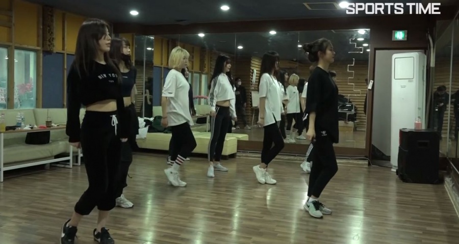 [스포츠타임 포커스] 공놀이 아닌 '비즈니스'…2차 산업도 멈췄다