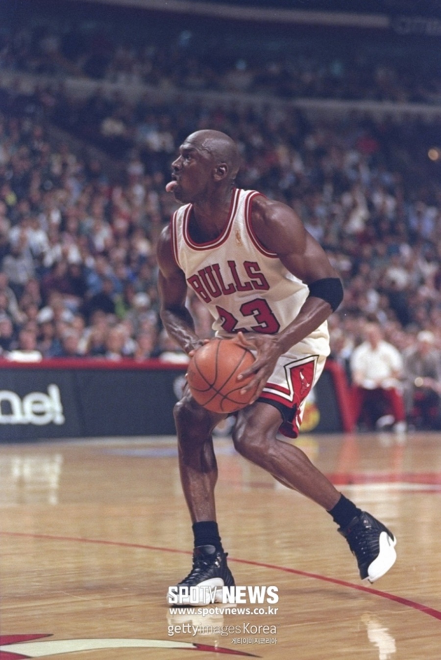 NBA 역대 3대 왕조는? "빌 러셀의 보스턴·조던의 시카고·매직의 LA 레이커스"