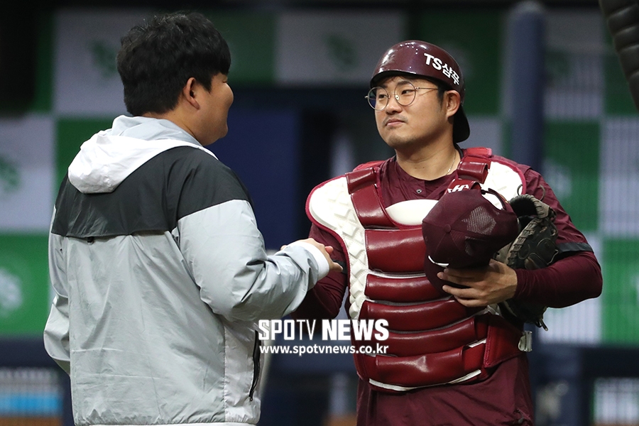 [포토S] 이지영, 동그란 안경 끼고