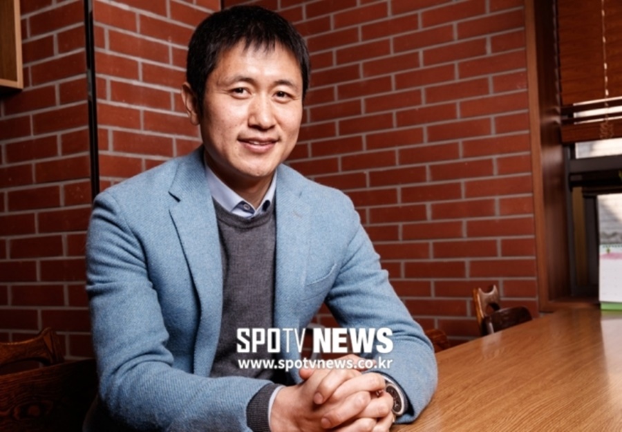 이영표, 로벤 코쿠와 나란히…"21세기 아인트호벤 최고 수비수"