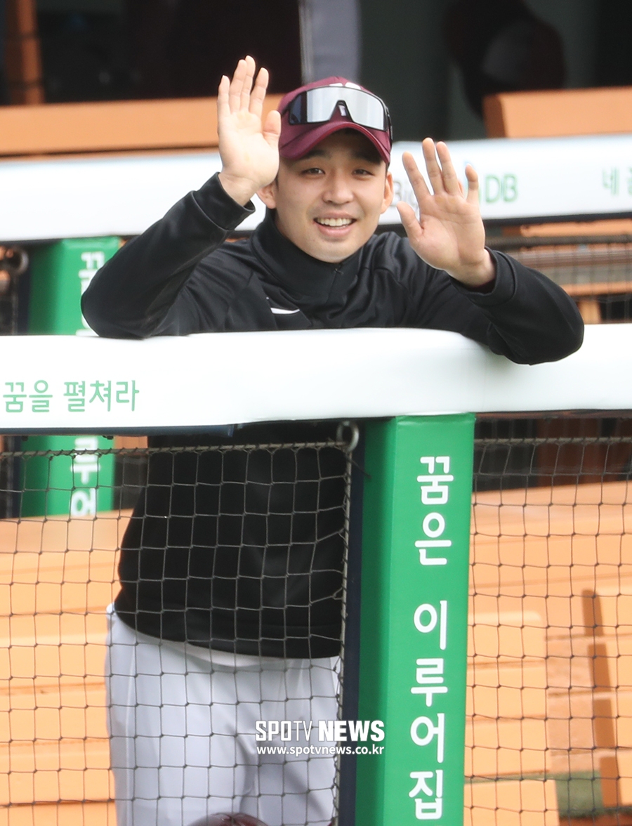 [포토S] 김규민, '두산 반가워!'