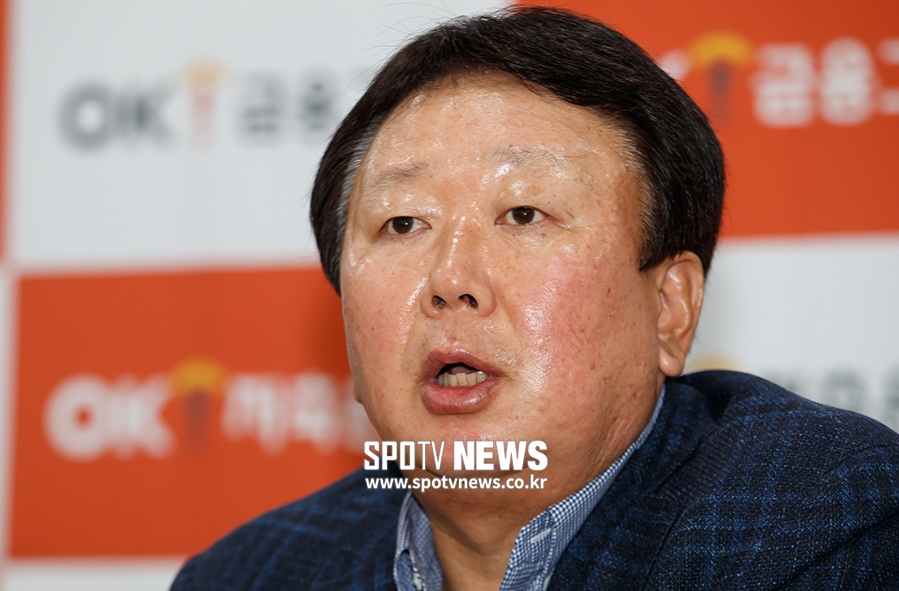 [포토S] 인터뷰 하는 선동열 전 감독