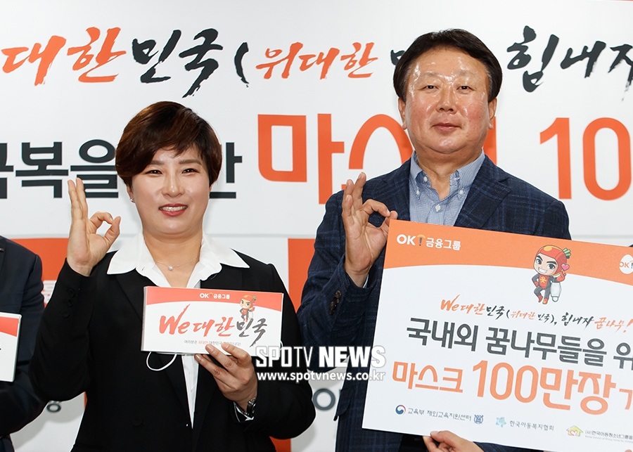 [포토S] 마스크 기부 행사에 참석한 박세리-선동열 감독