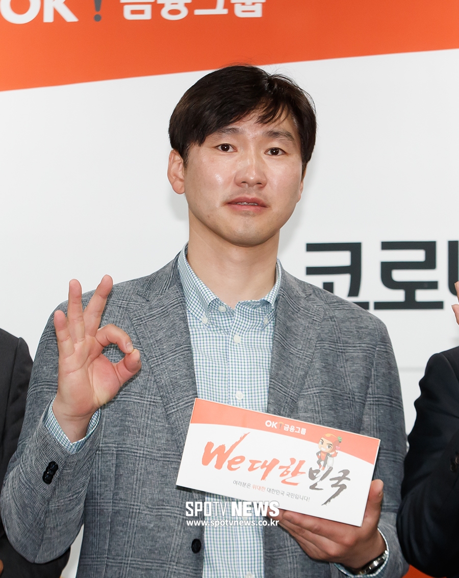 [포토S] 포즈 취하는 석진욱 감독