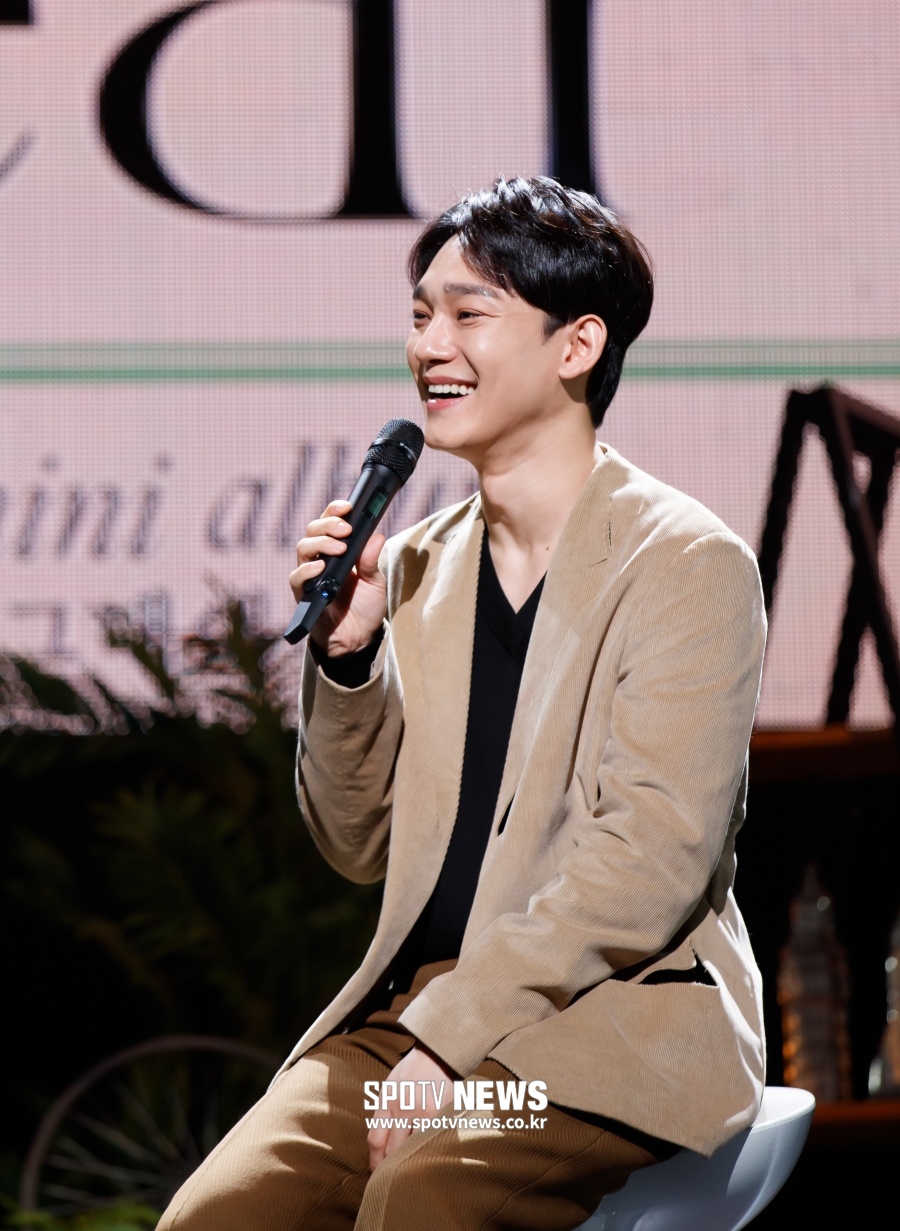 '득녀' 첸, 엑소 '버블' 활동불참→개인활동無…팬들 반응 의식했나[종합]