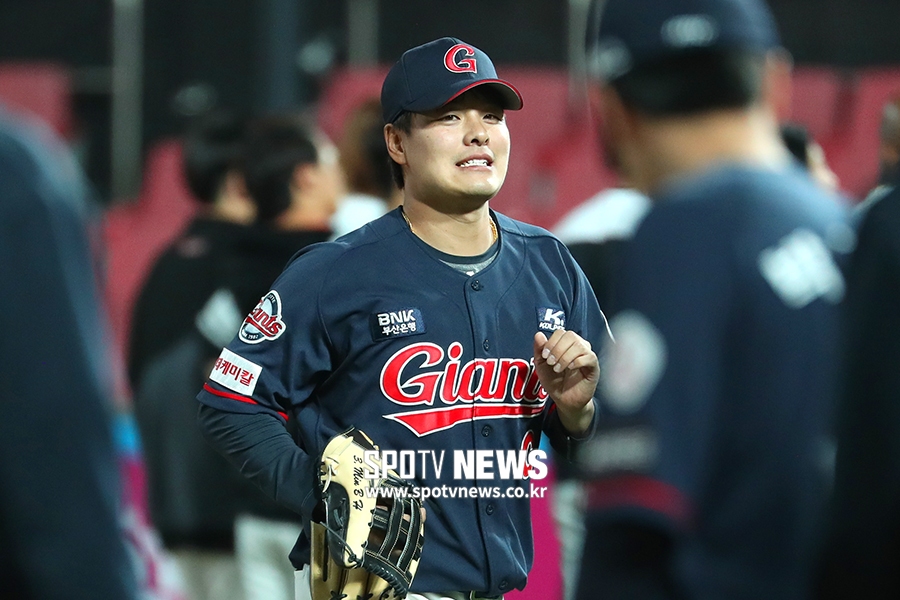 [포토S] 민병헌, 4안타 주역!