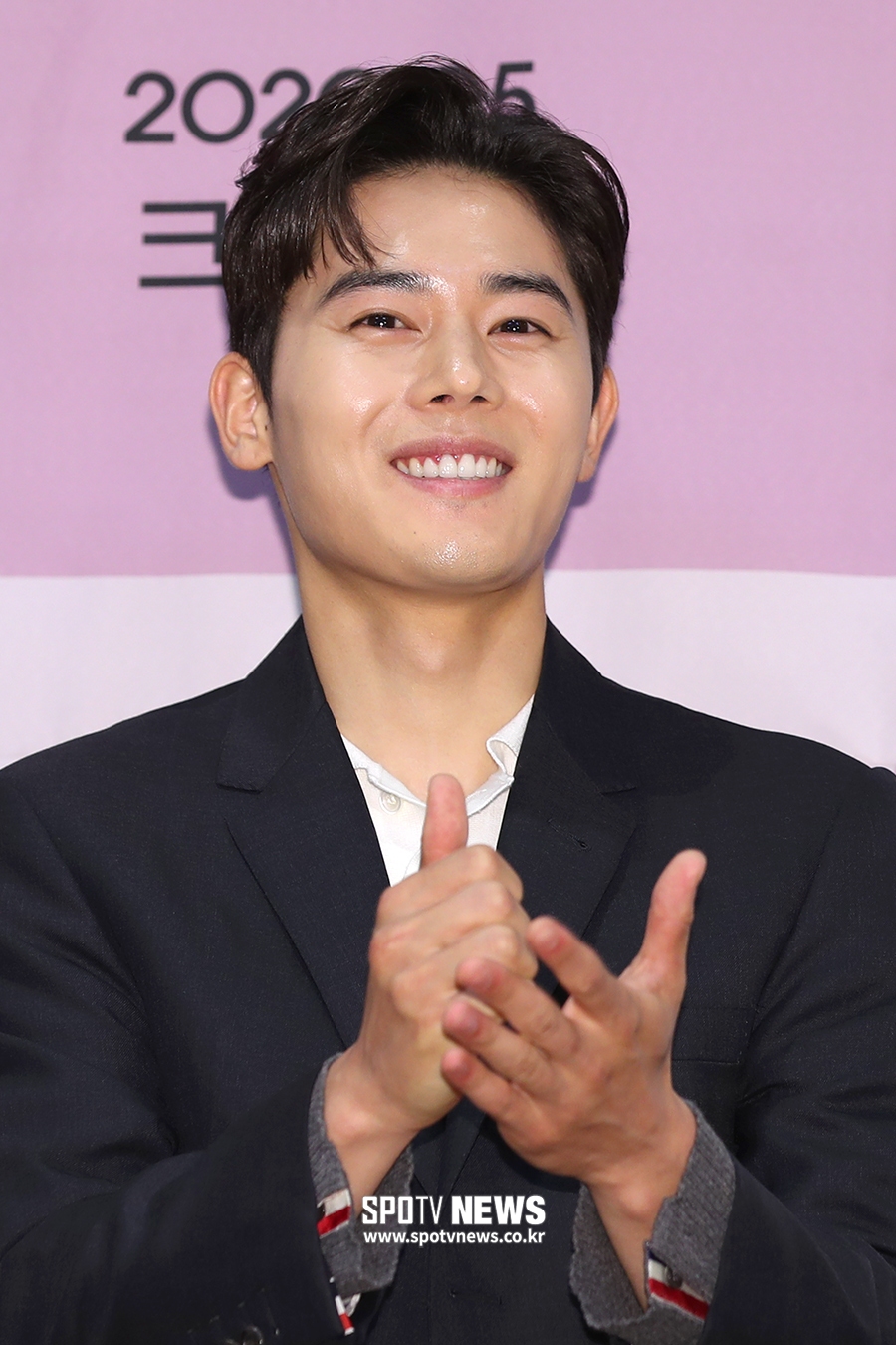 [포토S] 김동준, 의료진 향한 '덕분에' 수어
