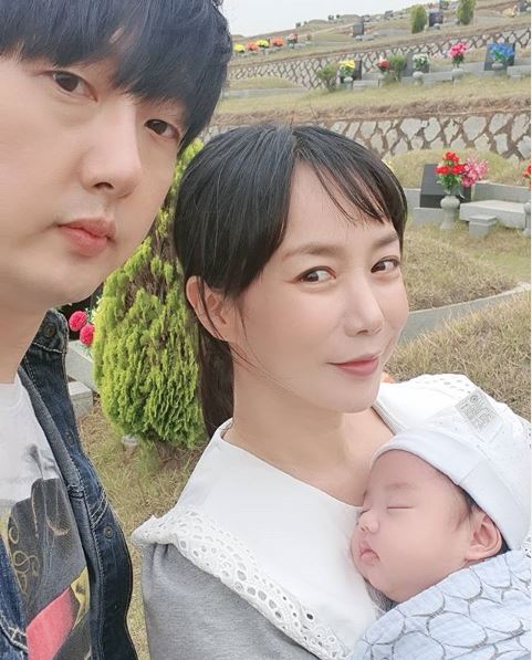 정정아, 득남후 첫 어버이날…"한번도 못 뵌 시부모님 산소 왔어요"