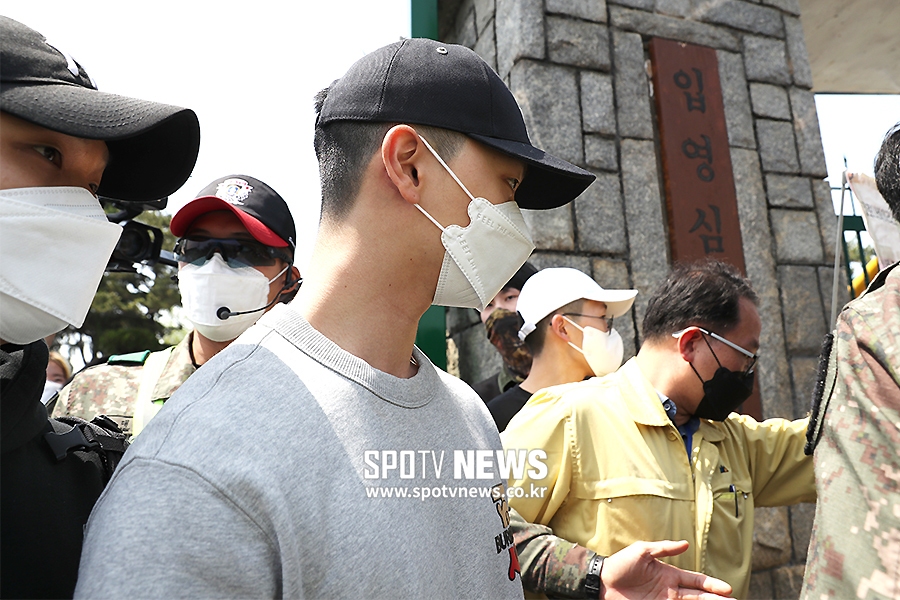 [포토S] 논산 훈련소로 향하는 육성재