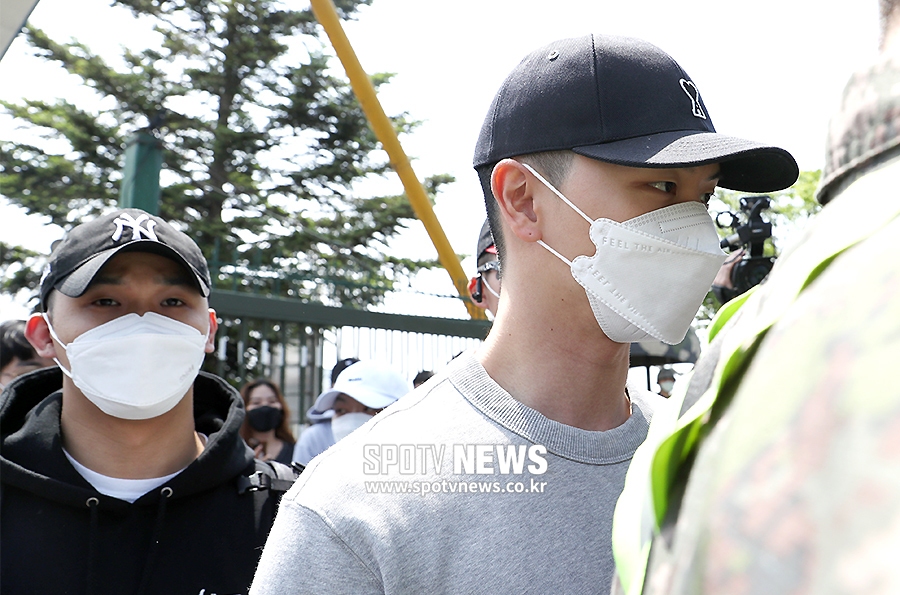 [포토S] 육성재-임현식, 동반 입대