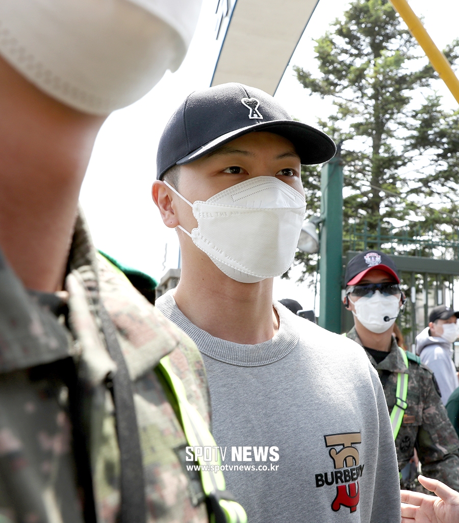 [포토S] 입대하는 육성재, 잠시만 안녕