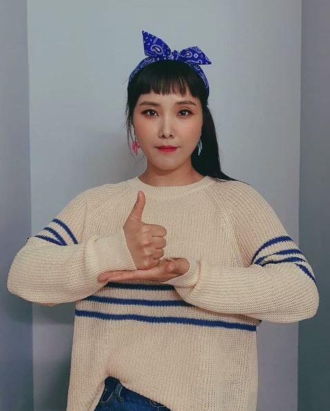 신봉선이 이렇게 예뻤나? 더 예뻐진 미녀 코미디언…'덕분에 챌린지' 동참
