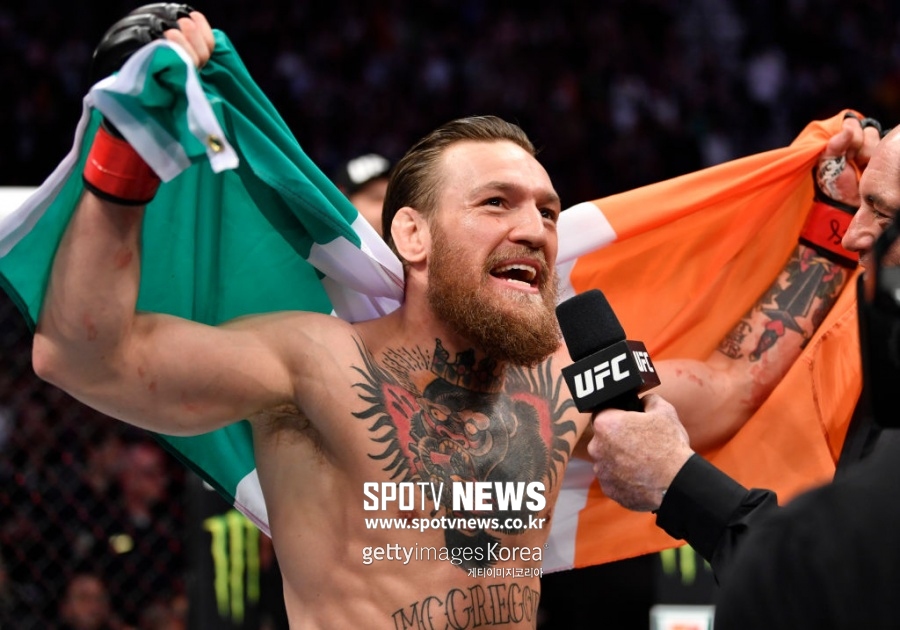 [정오의 UFC] '뻔뻔한' 맥그리거 가로채기 시도 "개이치, 나와 싸우자"
