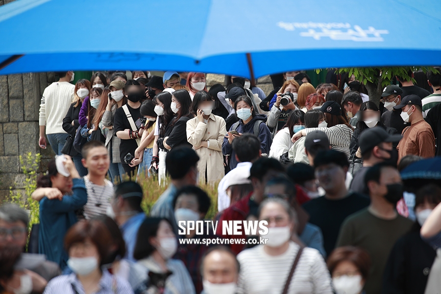 [포토S] 팬들에게 인사 없이 조용히 입소한 수호
