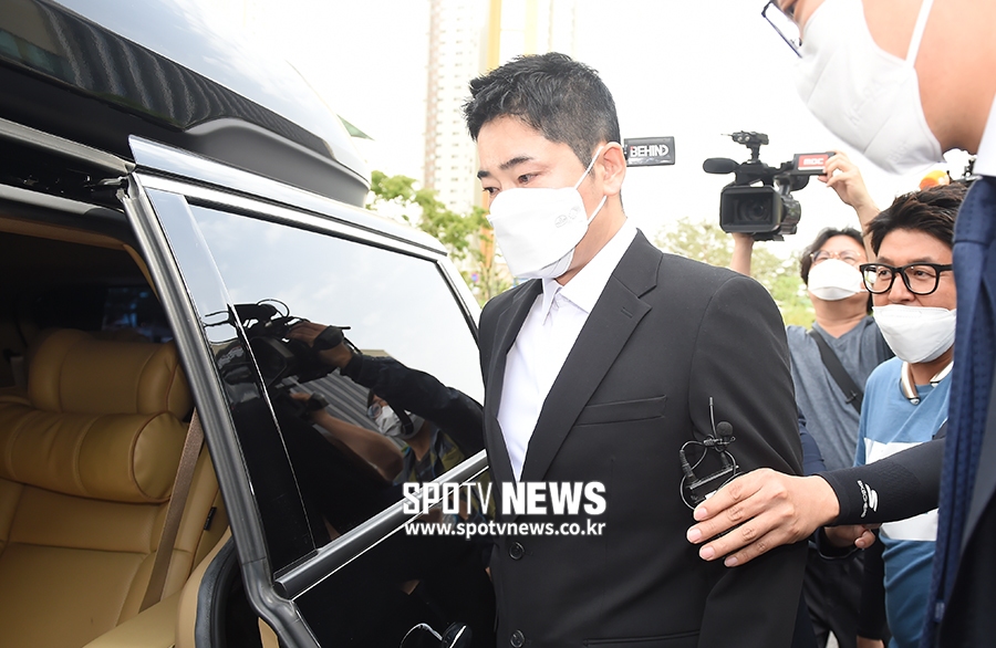 [포토S] 말 없이 이동하는 강지환