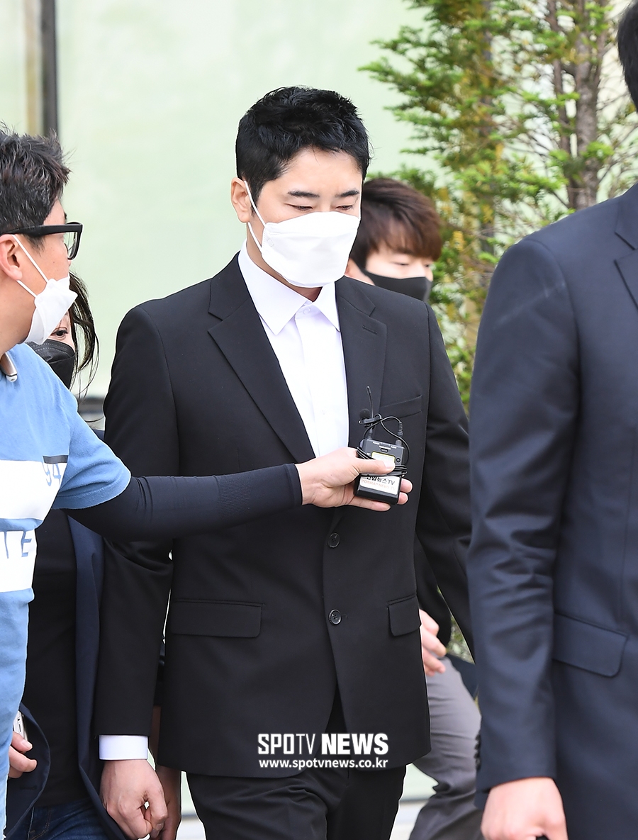 [포토S] 법원 떠나는 배우 강지환