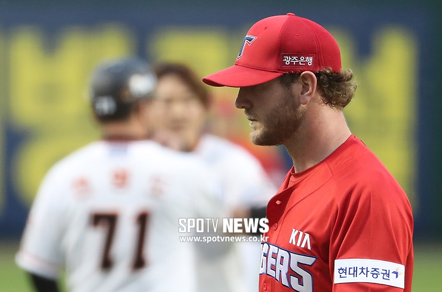 [포토S] 한화 상대로 1회 4실점 한 가뇽