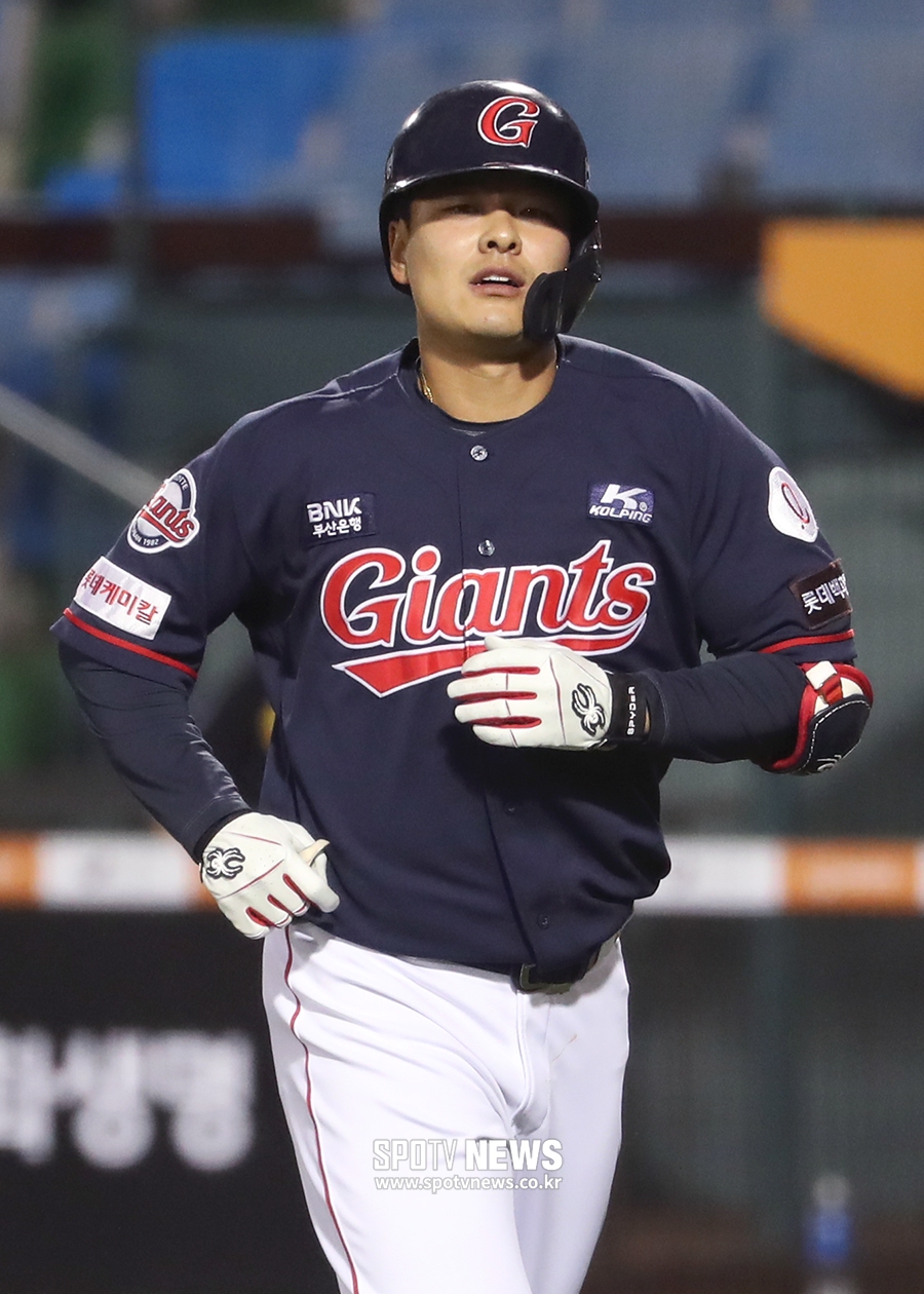 [포토S] 민병헌, 찬스에서 병살