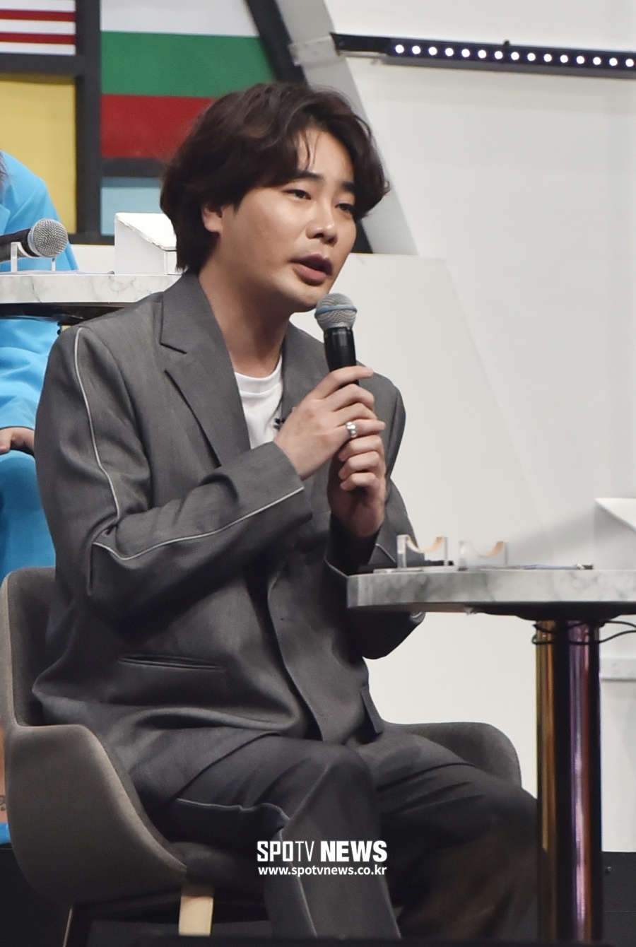 [LIVE 포토]뮤지, '음악평론가 분위기의 탑골랩소디 심사평'