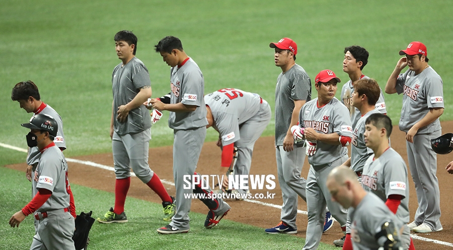 [포토S] SK, 충격의 10연패