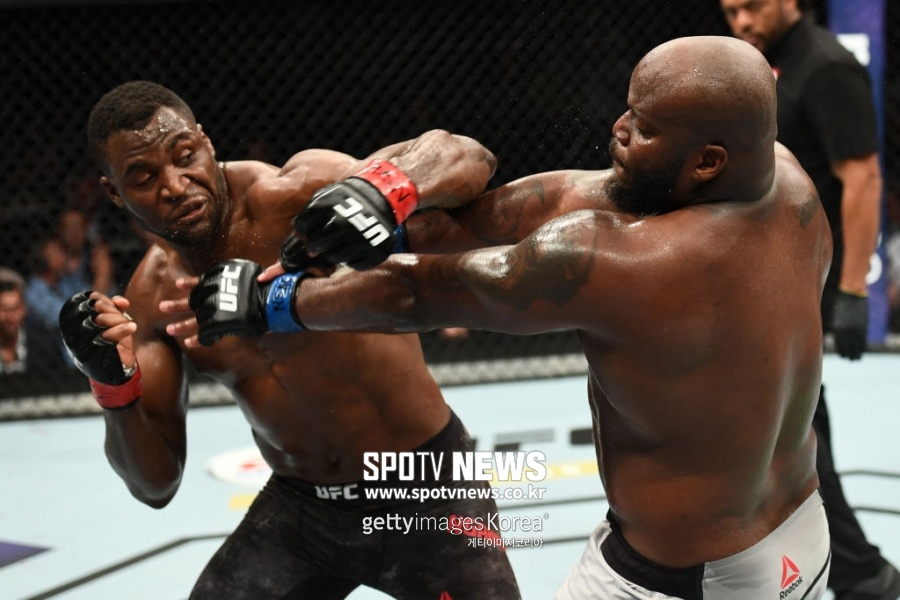 [정오의 UFC] 존 존스 "새가슴 은가누 실체, 까발려 주마"