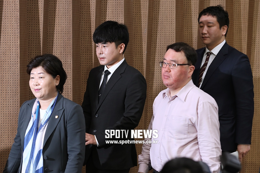 [포토S] 국회 나서는 구하라 친오빠 구호인씨
