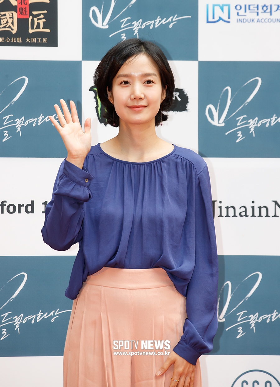 [포토S] 단아한 미소 짓는 배우 김시은