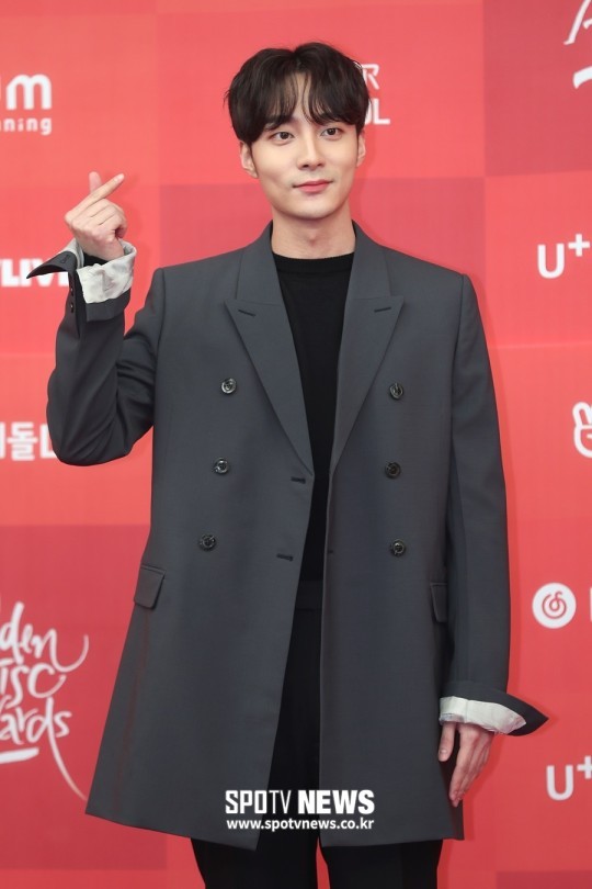 딱 '한'장, 친구 '한'명…로이킴, 그간의 '한' 토해낼까 '신곡→입대'[종합]