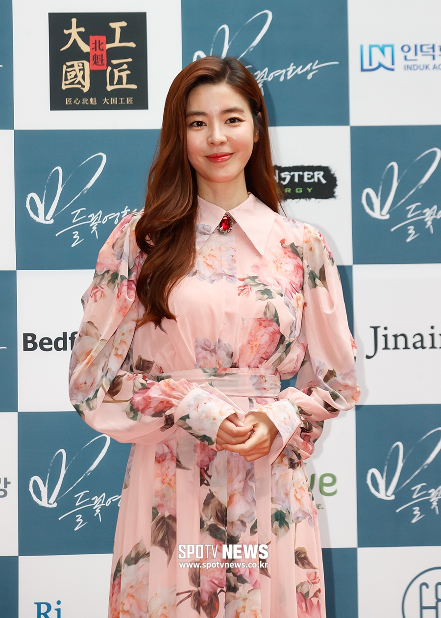 [포토S] 김규리, 화사한 플라워 드레스