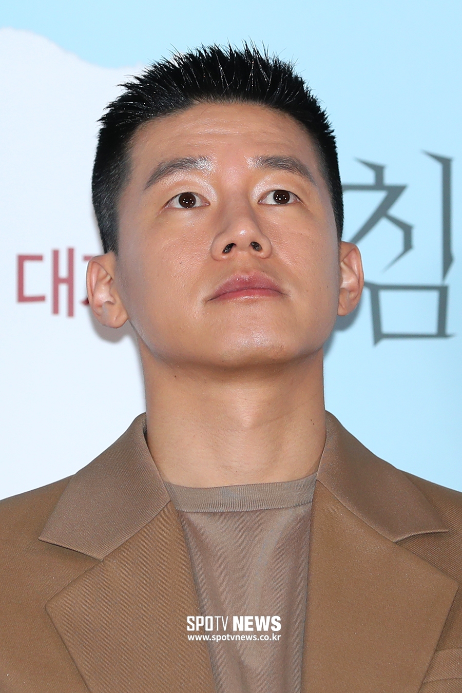 [포토S] 생각에 잠긴 김무열