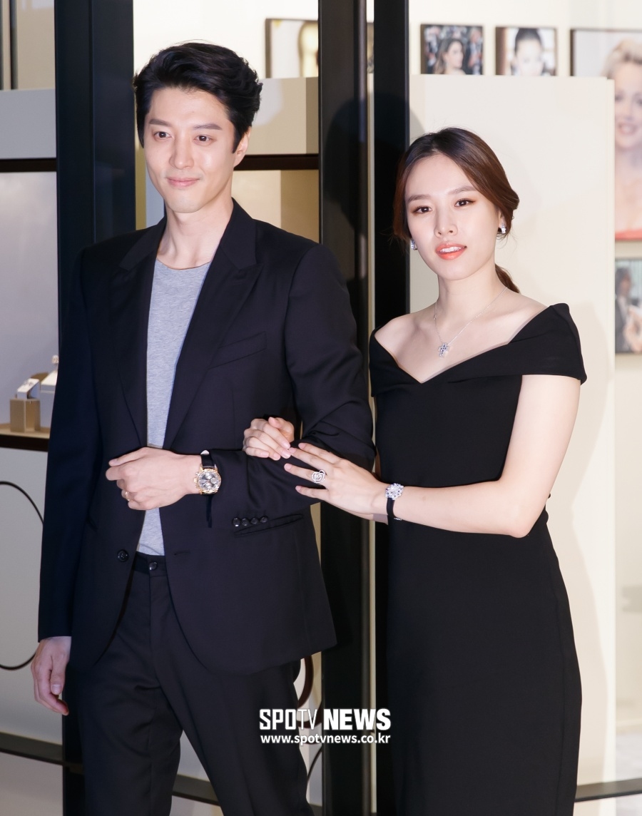 "손놓은지 꽤 됐다"…이동건-조윤희, 이혼 소식에 결혼 생활 재조명[종합]