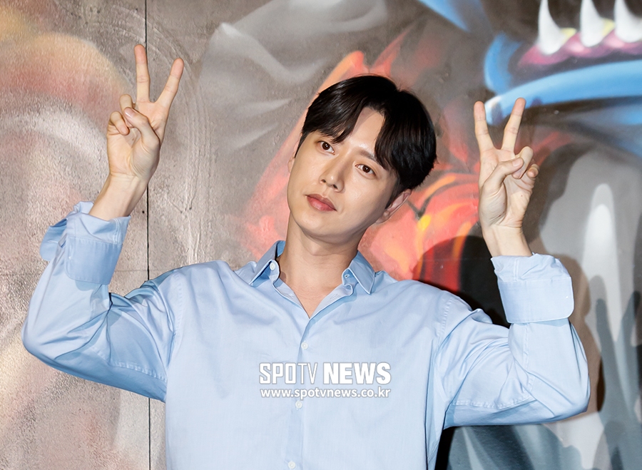 [포토S] 박해진, 부장님의 깜찍한 포즈