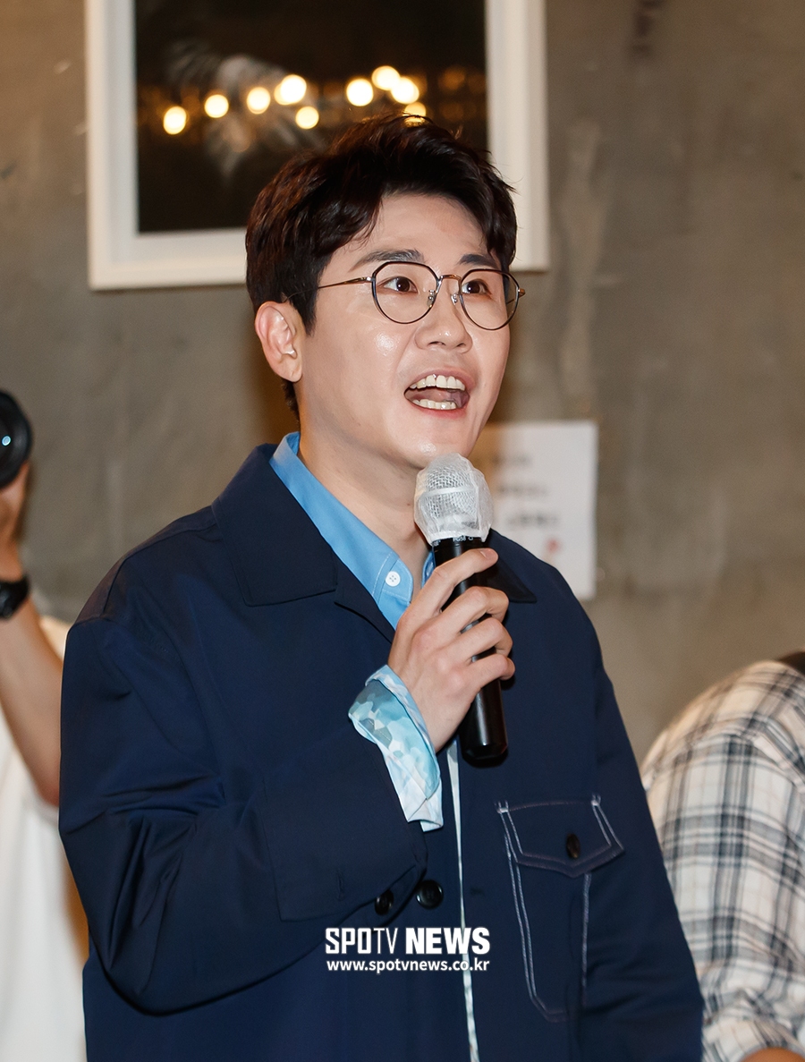 [포토S] 영탁, 꼰대인턴 행사장에 깜짝 등장