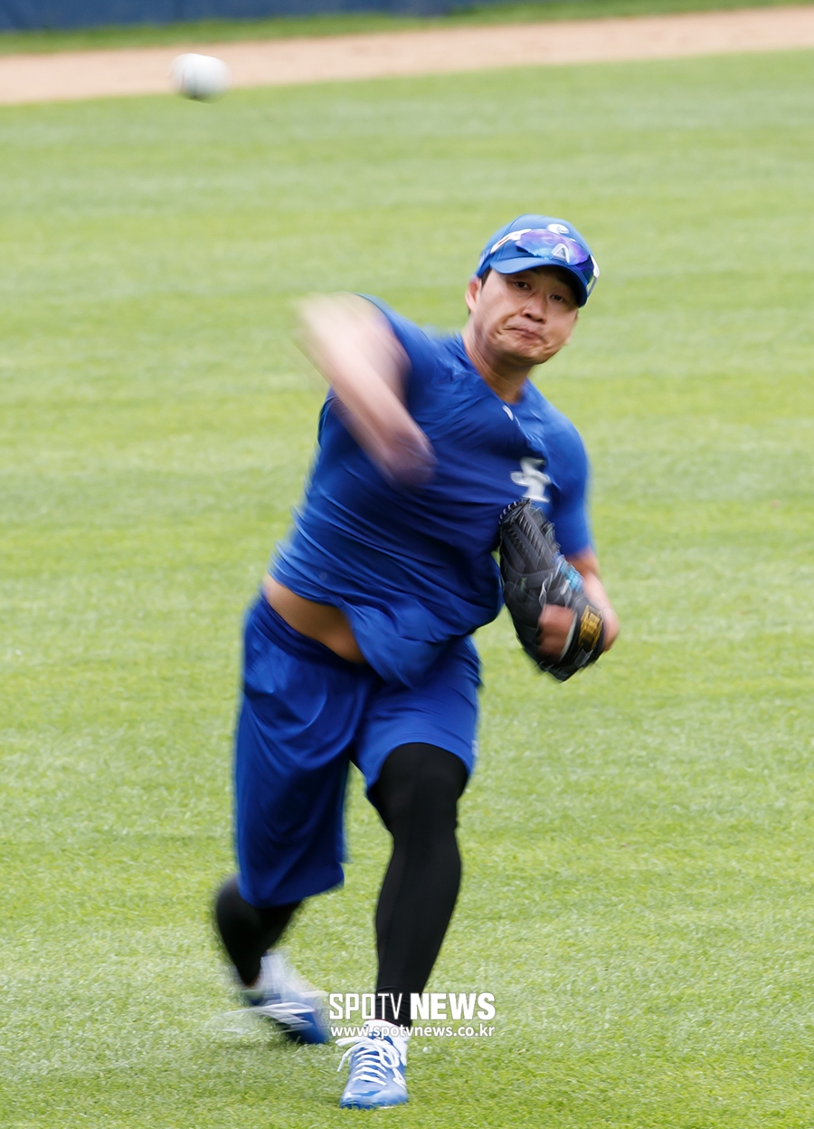 [포토S] 힘차게 공 뿌리는 오승환