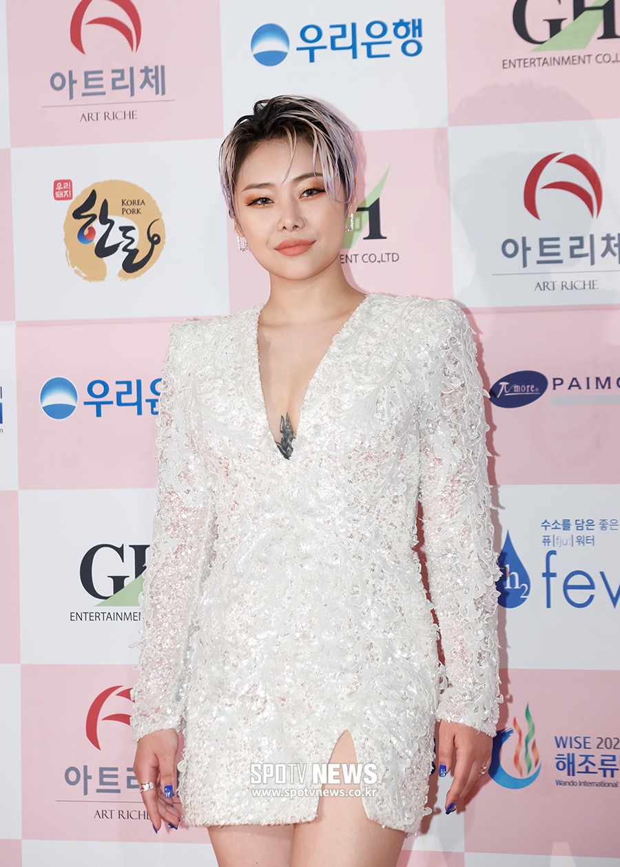 [포토S] 치타, 눈길 사로잡는 가슴 문신
