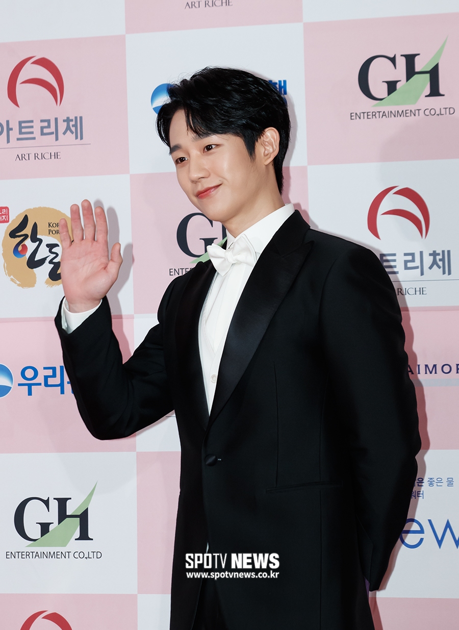 [포토S] 정해인, 달콤 손인사