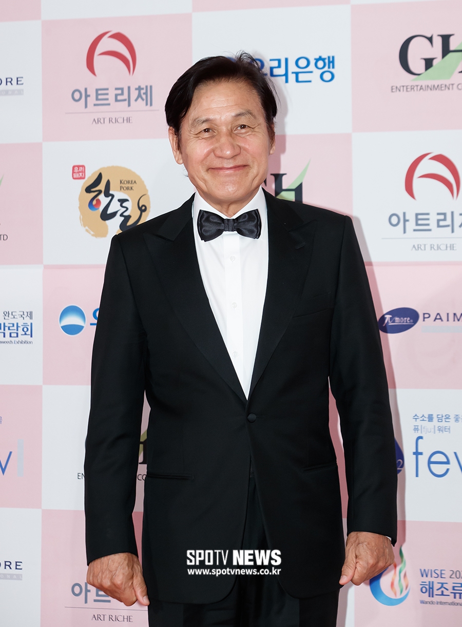 [포토S] 안성기, 대배우의 미소