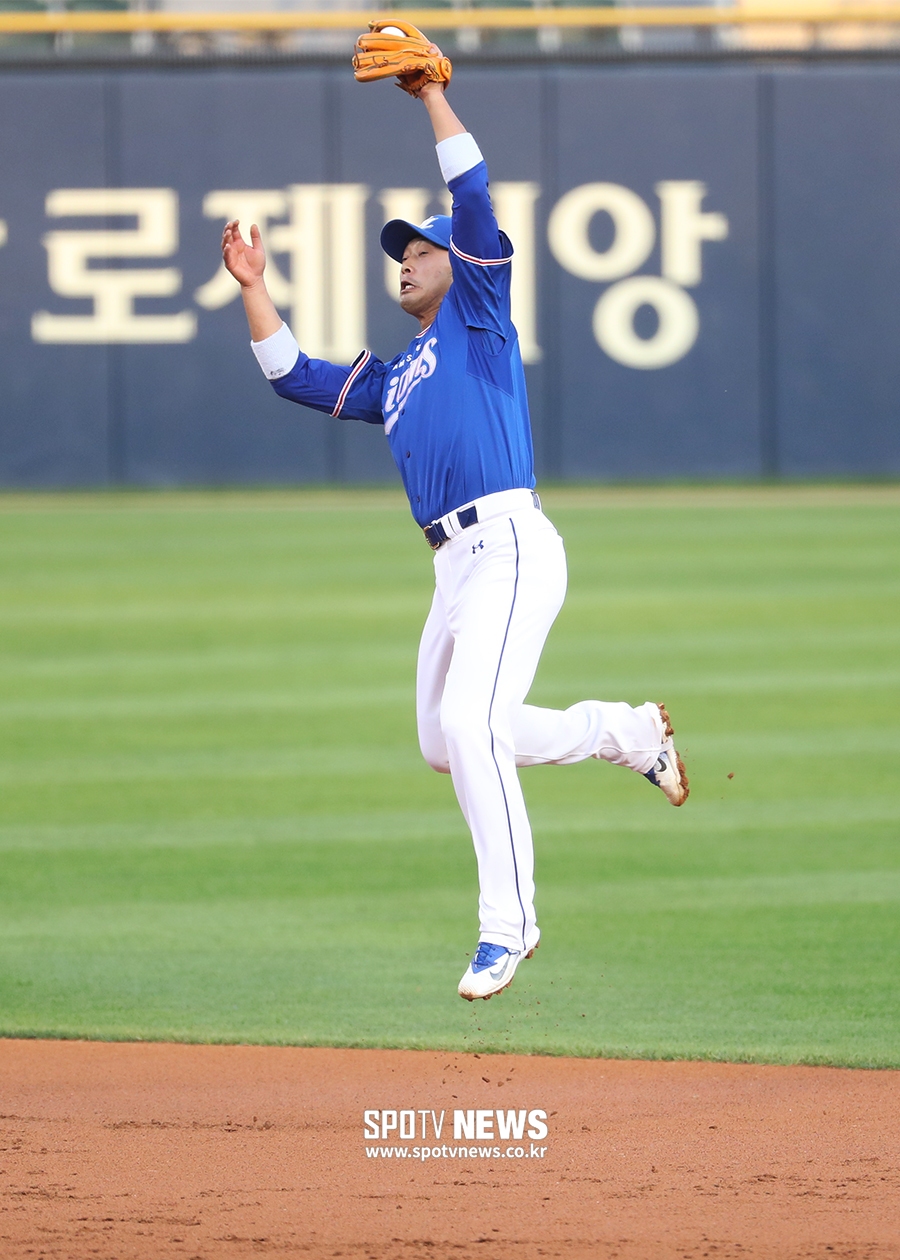 [포토S] 점프 캐치하는 이학주