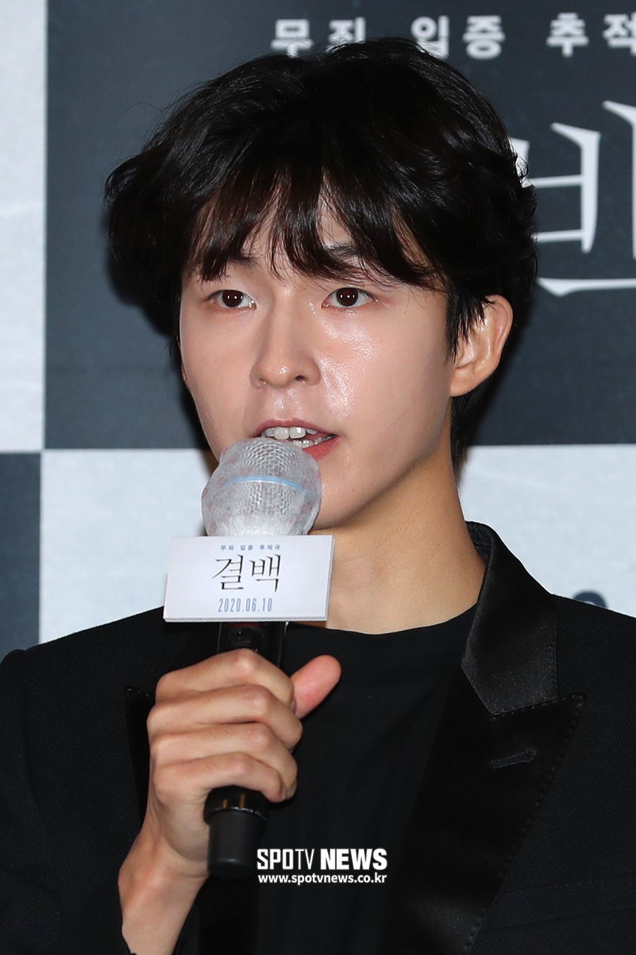 [포토S] 인사말 하는 배우 홍경