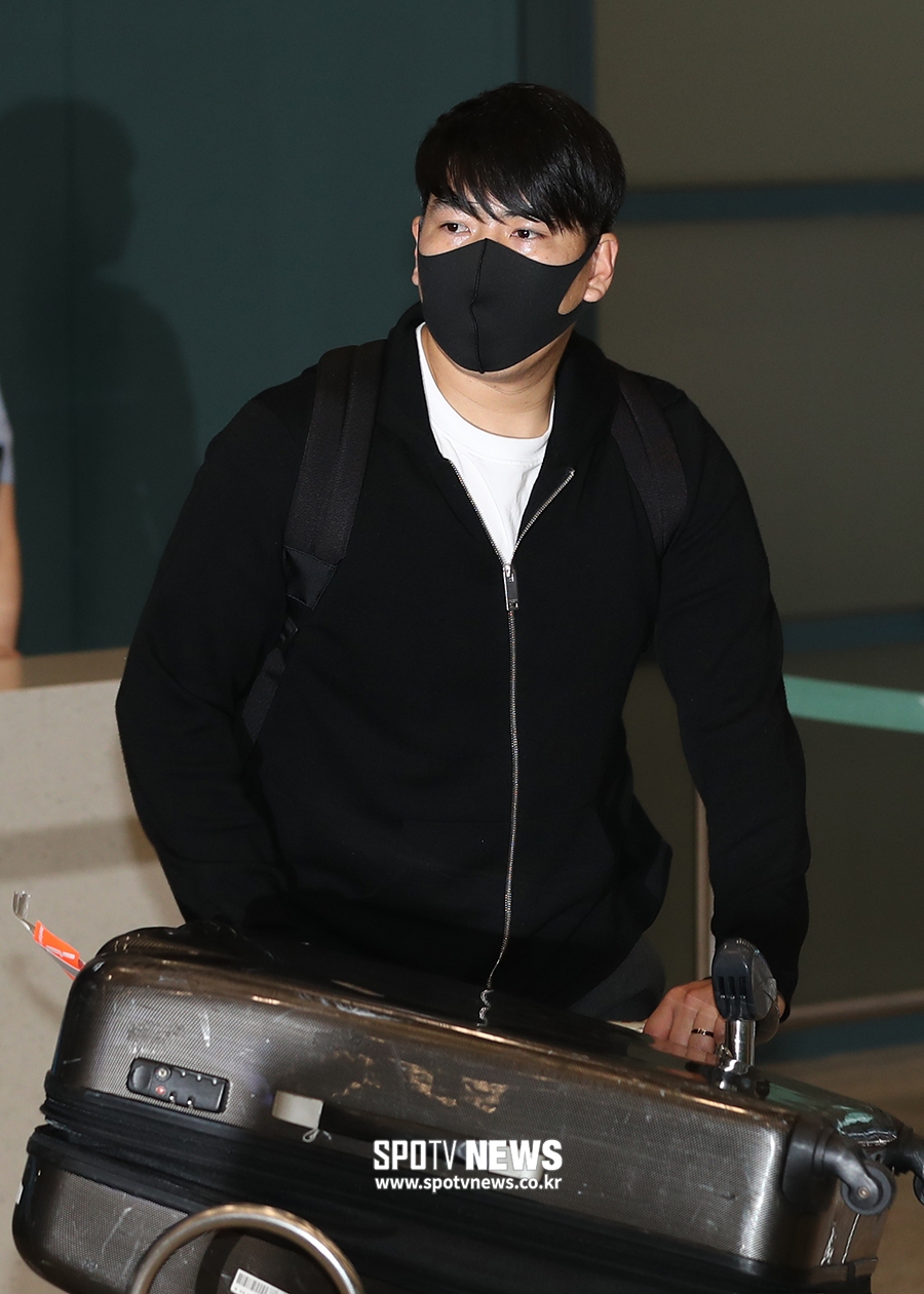 [포토S] KBO리그 복귀 의사 밝힌 강정호 귀국