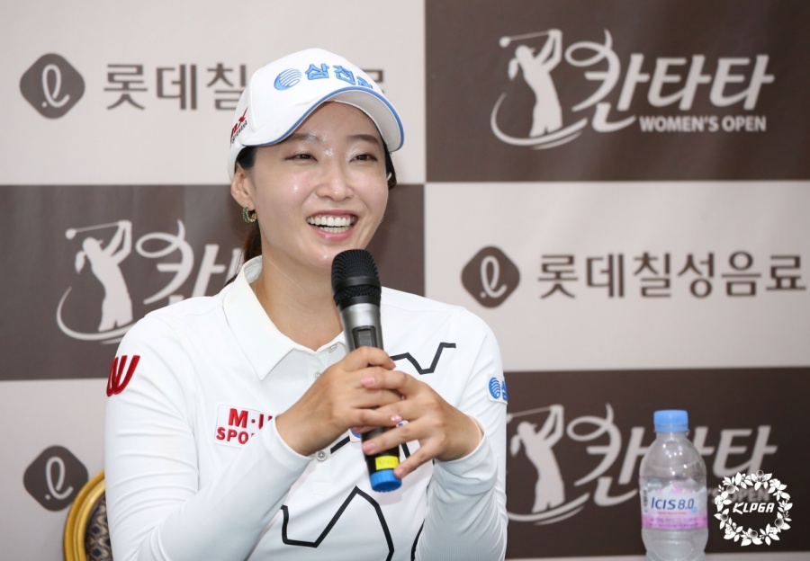 [롯데칸타타여자오픈] '버디 10개+노보기' 홍란 "인생 베스트…우승 목표"