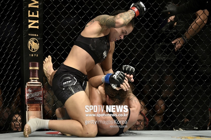 전설 된 누네스 UFC 11연승…'두 체급' 타이틀 방어