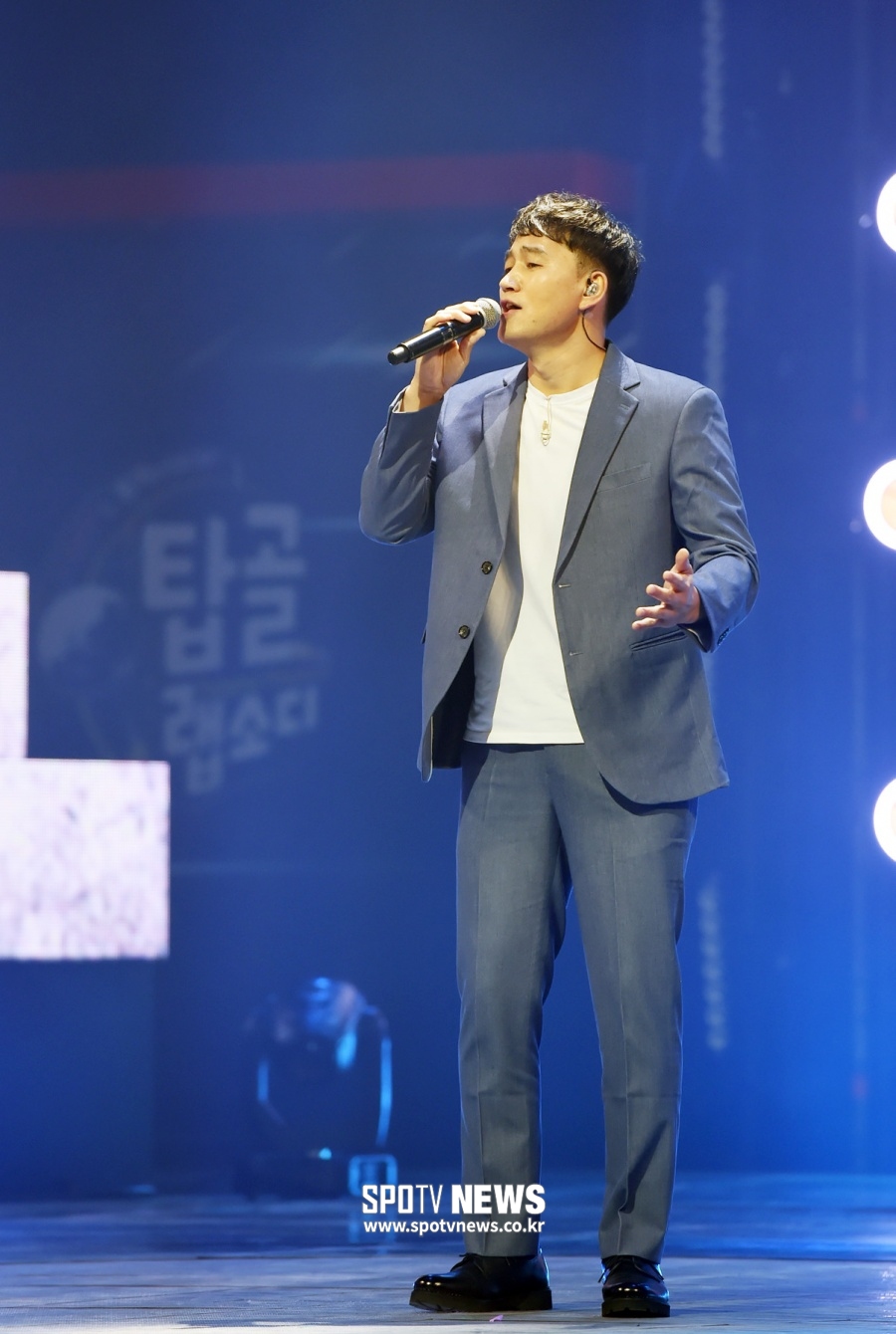 [LIVE 포토]열창하는 '탑골랩소디' 5대 가왕 엔뭉크