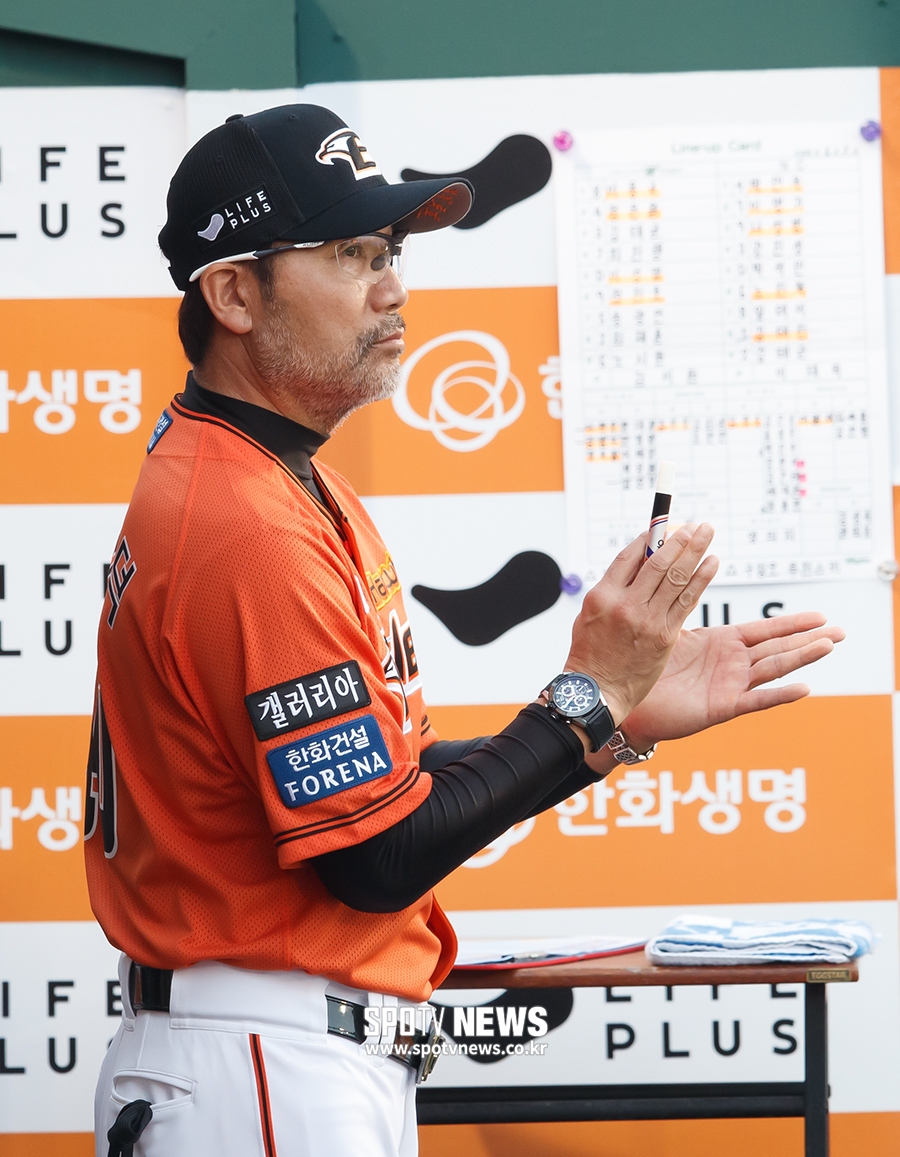 [포토S] 선수들 격려하는 한용덕 감독