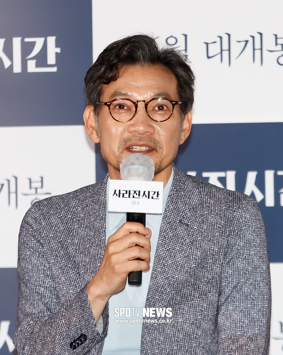 [포토S] 인사하는 정진영 감독