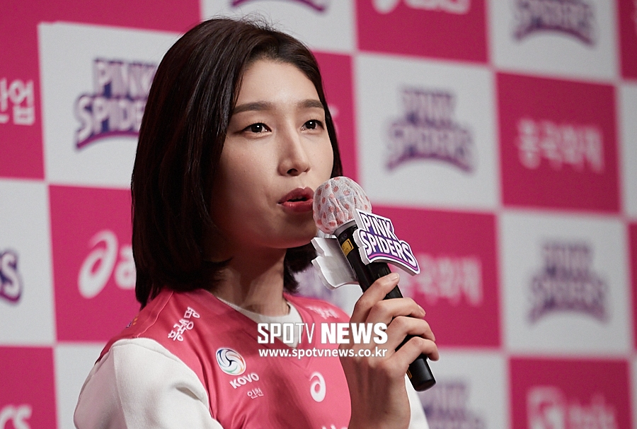 [포토S] 복귀 소감 만하는 흥국생명 김연경